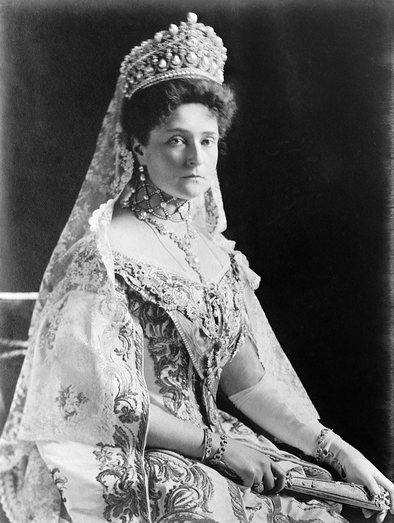 Tsaritsa Alexandra Fyodorovna (Alix of Hesse), seated